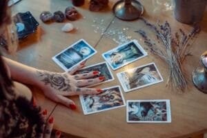 TaroticallySpeaking - Tarot Card Reading