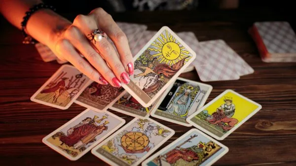 TaroticallySpeaking - Tarot Card Reading