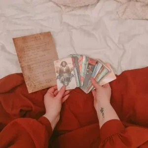 TaroticallySpeaking - Tarot Card Reading