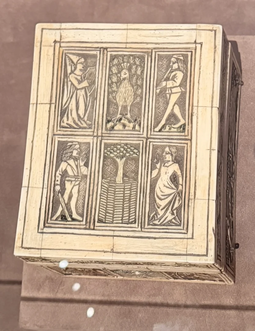 Game Box - Bone - Gilding - Paint - over Wooden Case