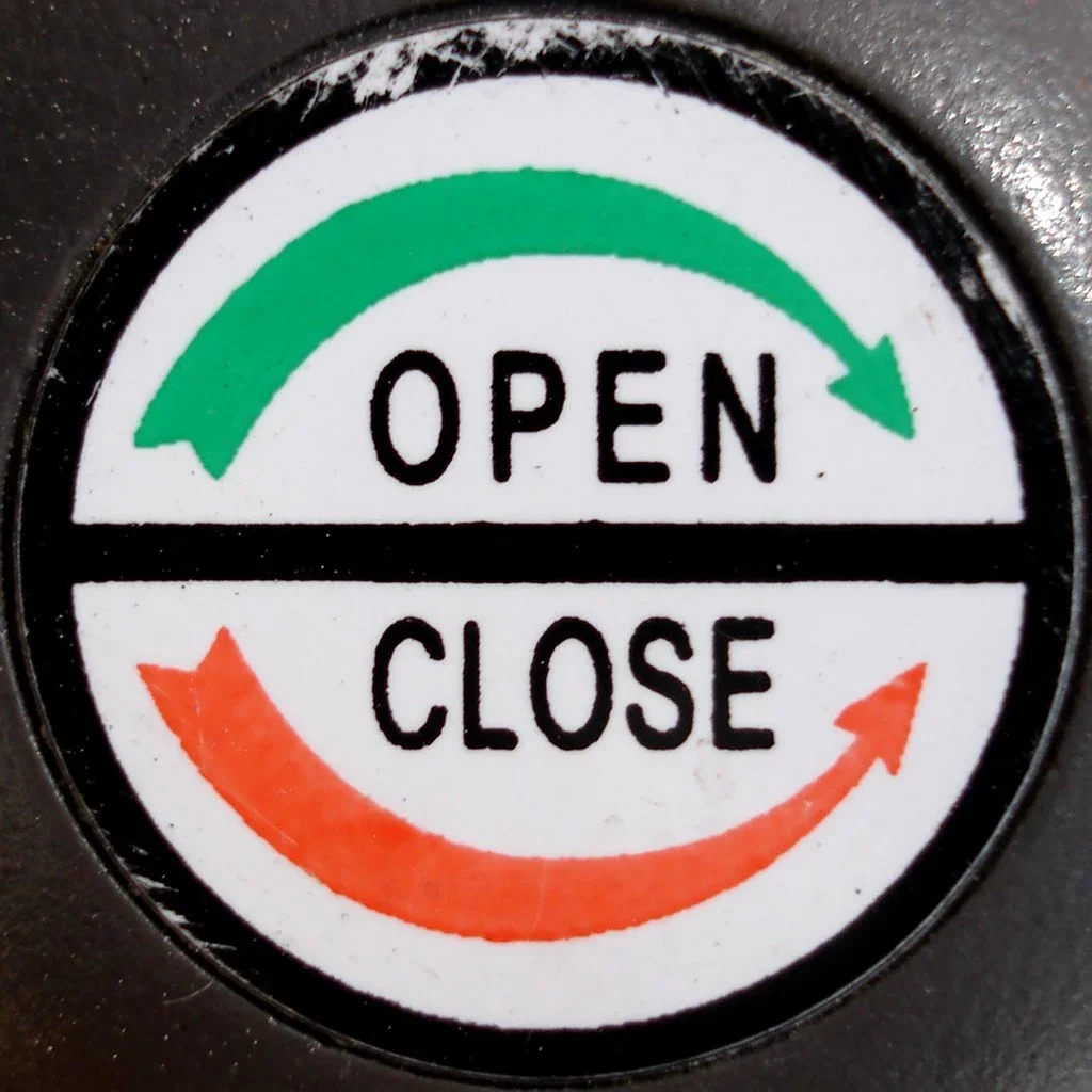 Opening and Closing a Tarot Reading - 1 Opening and Closing a Tarot Reading